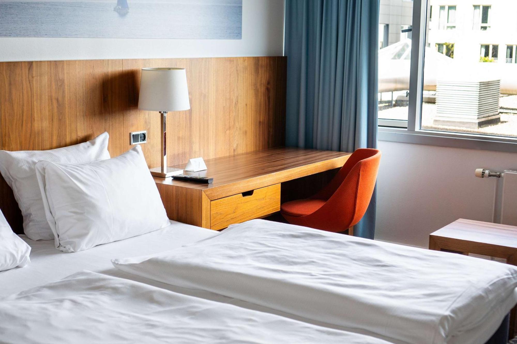 Western Park Globetrotter Airport Hotell